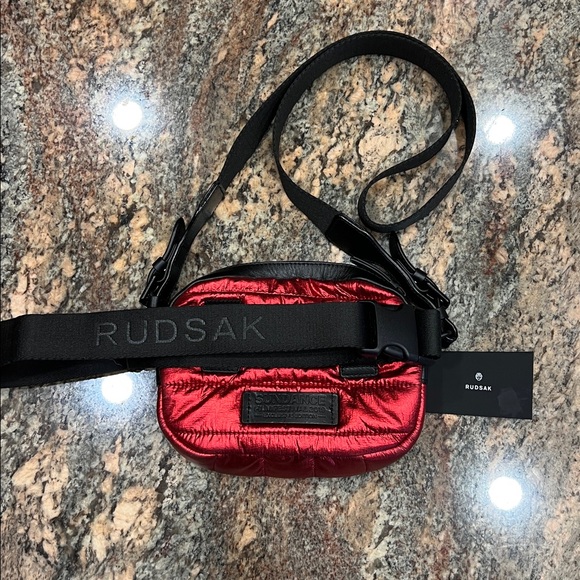 NWT’S RUDSAK Nylon Metallic Red & Black Bag/Fanny Pack With Gloves - Picture 4 of 7